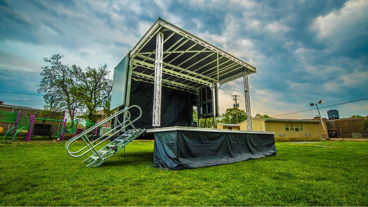 this picture shows the best mobile stage to rent